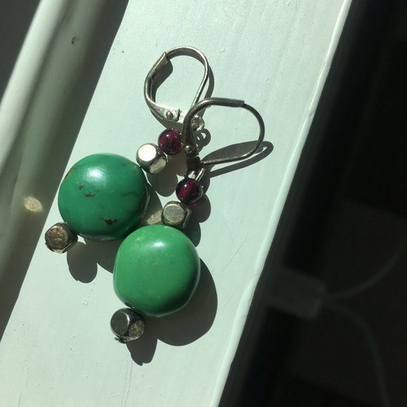 Green Turquoise and Bead Necklace and Earring Set - Never Worn - Picture 2 of 8